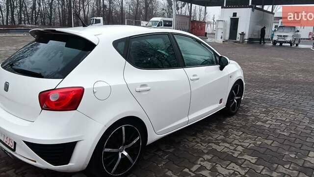 Белый Сеат Ибица, объемом двигателя 1.39 л и пробегом 197 тыс. км за 5000 $, фото 2 на Automoto.ua