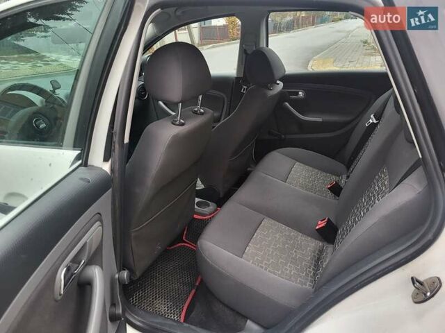 Белый Сеат Ибица, объемом двигателя 1.2 л и пробегом 192 тыс. км за 3900 $, фото 6 на Automoto.ua