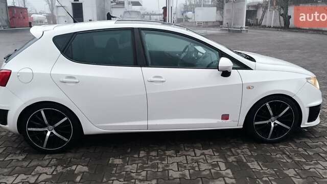 Белый Сеат Ибица, объемом двигателя 1.39 л и пробегом 197 тыс. км за 5000 $, фото 44 на Automoto.ua