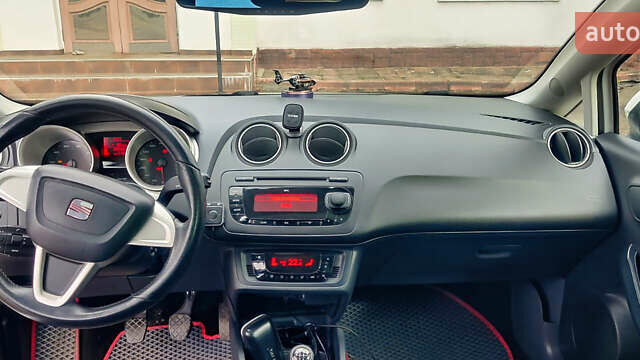 Белый Сеат Ибица, объемом двигателя 1.39 л и пробегом 203 тыс. км за 5598 $, фото 9 на Automoto.ua