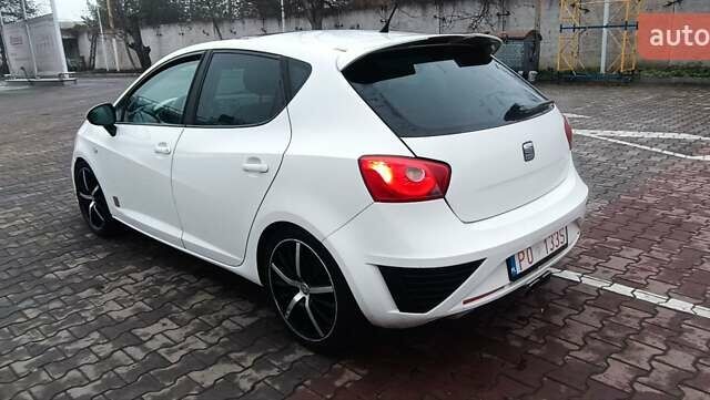 Белый Сеат Ибица, объемом двигателя 1.39 л и пробегом 197 тыс. км за 5000 $, фото 4 на Automoto.ua