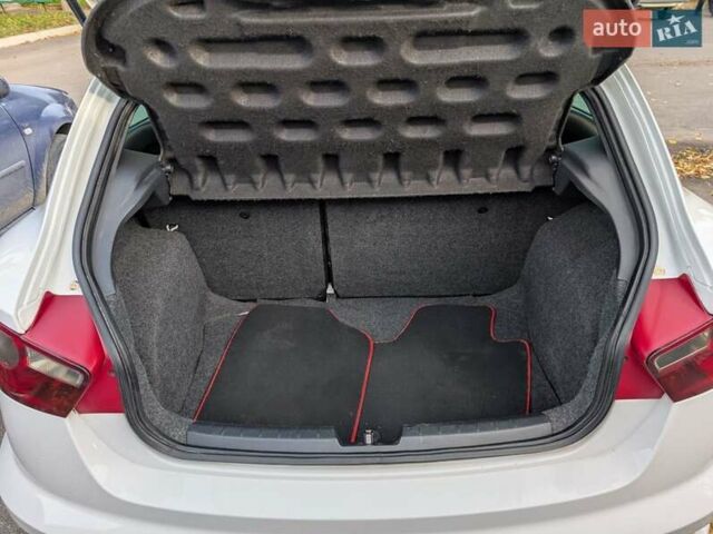 Білий Сеат Ibiza, об'ємом двигуна 1.39 л та пробігом 250 тис. км за 7200 $, фото 13 на Automoto.ua