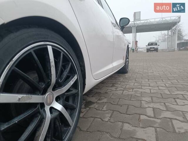 Белый Сеат Ибица, объемом двигателя 1.39 л и пробегом 197 тыс. км за 5000 $, фото 21 на Automoto.ua