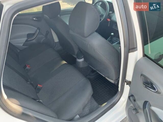Білий Сеат Ibiza, об'ємом двигуна 1.39 л та пробігом 203 тис. км за 4500 $, фото 20 на Automoto.ua