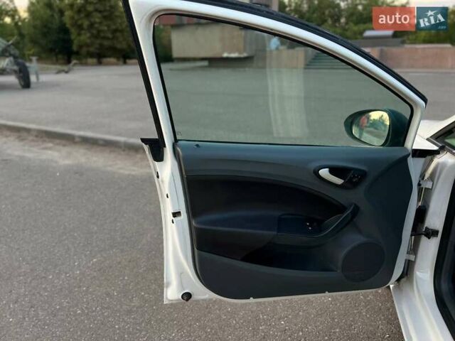 Белый Сеат Ибица, объемом двигателя 1.39 л и пробегом 207 тыс. км за 4500 $, фото 1 на Automoto.ua