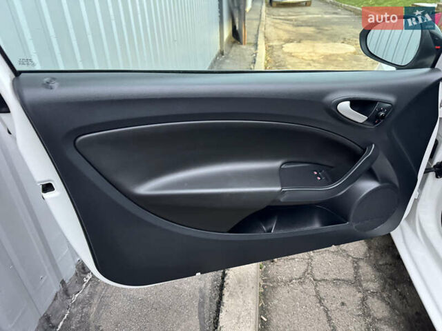 Белый Сеат Ибица, объемом двигателя 1.4 л и пробегом 187 тыс. км за 8550 $, фото 15 на Automoto.ua