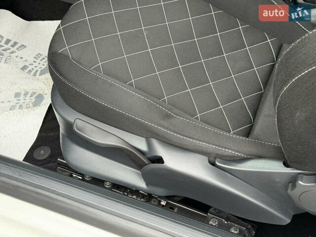 Белый Сеат Ибица, объемом двигателя 1.4 л и пробегом 198 тыс. км за 8111 $, фото 32 на Automoto.ua