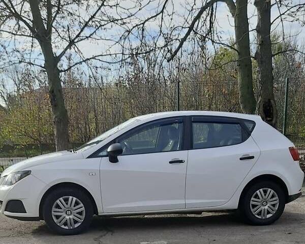 Белый Сеат Ибица, объемом двигателя 1.2 л и пробегом 200 тыс. км за 6000 $, фото 1 на Automoto.ua