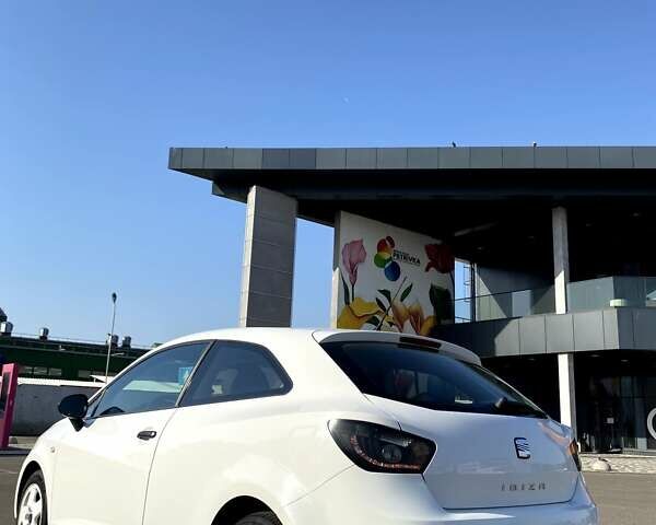 Білий Сеат Ibiza, об'ємом двигуна 1.39 л та пробігом 190 тис. км за 6500 $, фото 2 на Automoto.ua
