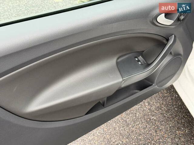 Белый Сеат Ибица, объемом двигателя 1.4 л и пробегом 198 тыс. км за 8111 $, фото 28 на Automoto.ua