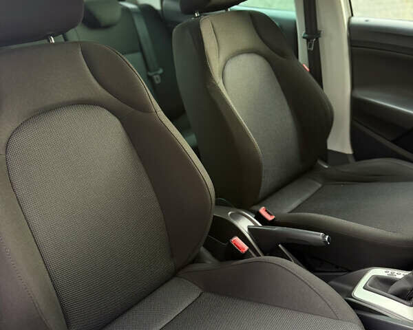 Белый Сеат Ибица, объемом двигателя 1.6 л и пробегом 147 тыс. км за 9999 $, фото 14 на Automoto.ua