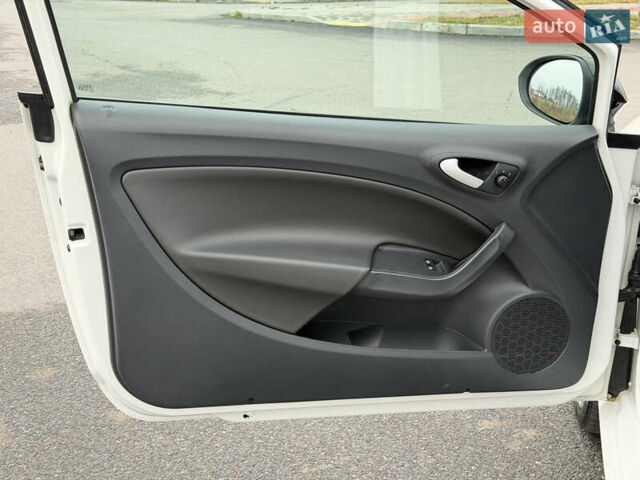 Белый Сеат Ибица, объемом двигателя 1.4 л и пробегом 198 тыс. км за 8111 $, фото 27 на Automoto.ua