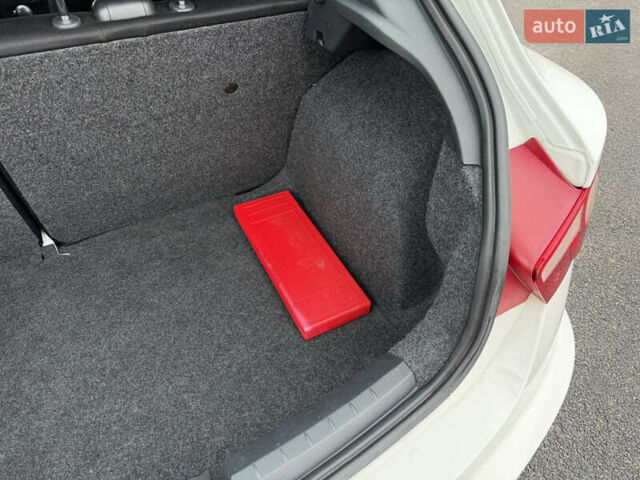 Белый Сеат Ибица, объемом двигателя 1.4 л и пробегом 198 тыс. км за 8111 $, фото 69 на Automoto.ua