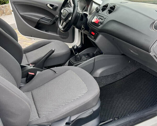 Білий Сеат Ibiza, об'ємом двигуна 1.2 л та пробігом 221 тис. км за 4850 $, фото 17 на Automoto.ua