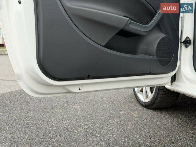 Белый Сеат Ибица, объемом двигателя 1.4 л и пробегом 198 тыс. км за 8111 $, фото 30 на Automoto.ua