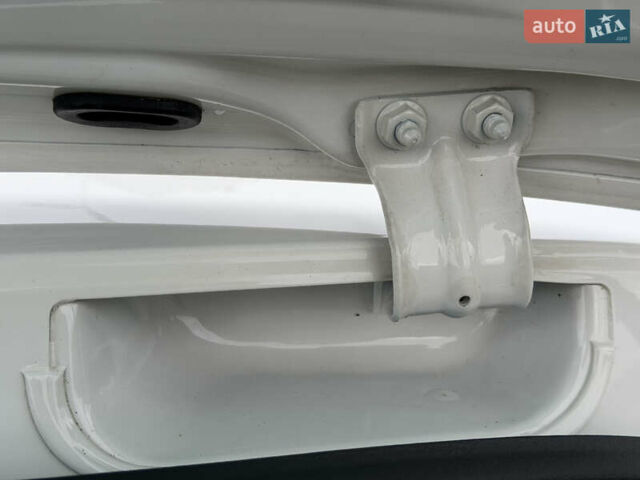 Белый Сеат Ибица, объемом двигателя 1.4 л и пробегом 198 тыс. км за 8111 $, фото 66 на Automoto.ua