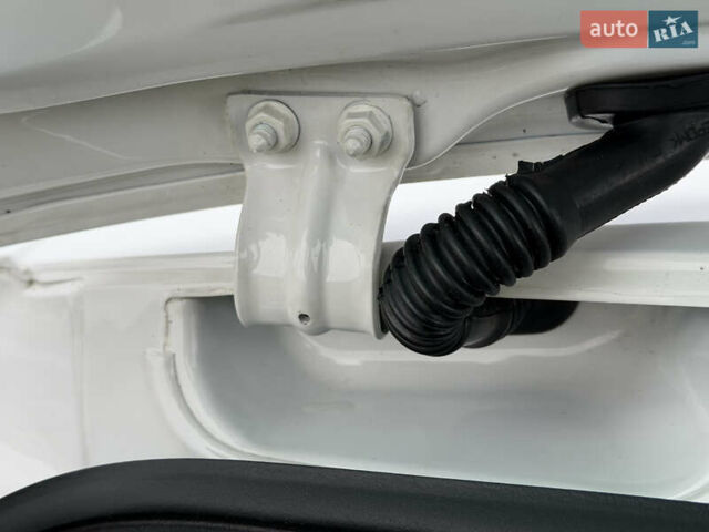 Белый Сеат Ибица, объемом двигателя 1.4 л и пробегом 198 тыс. км за 8111 $, фото 67 на Automoto.ua