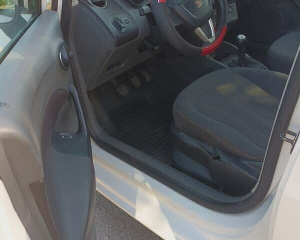 Білий Сеат Ibiza, об'ємом двигуна 1.2 л та пробігом 232 тис. км за 5400 $, фото 17 на Automoto.ua