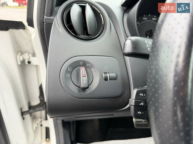 Белый Сеат Ибица, объемом двигателя 1.4 л и пробегом 198 тыс. км за 8111 $, фото 41 на Automoto.ua