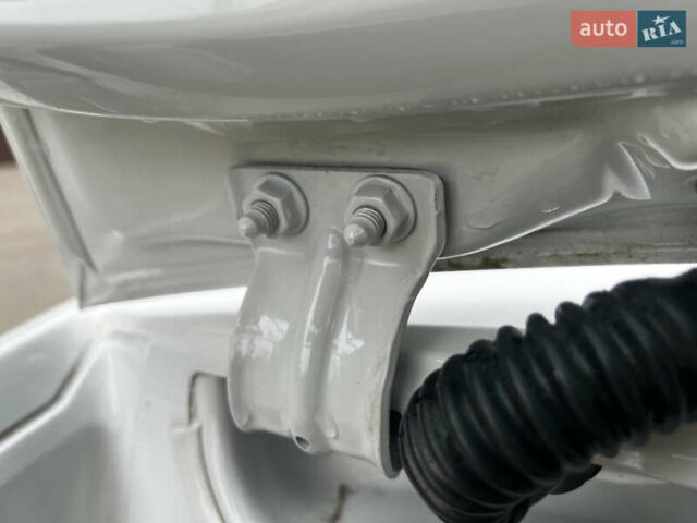 Білий Сеат Ibiza, об'ємом двигуна 1.4 л та пробігом 202 тис. км за 7800 $, фото 60 на Automoto.ua