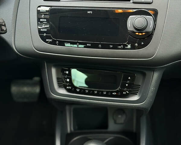 Белый Сеат Ибица, объемом двигателя 1.6 л и пробегом 147 тыс. км за 9999 $, фото 12 на Automoto.ua