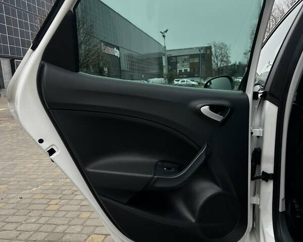 Білий Сеат Ibiza, об'ємом двигуна 1.4 л та пробігом 202 тис. км за 7800 $, фото 24 на Automoto.ua