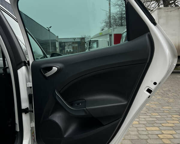 Білий Сеат Ibiza, об'ємом двигуна 1.4 л та пробігом 202 тис. км за 7800 $, фото 26 на Automoto.ua
