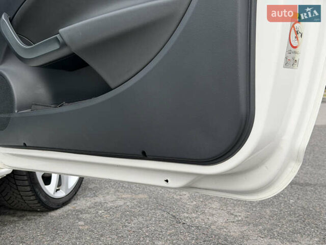 Белый Сеат Ибица, объемом двигателя 1.4 л и пробегом 198 тыс. км за 8111 $, фото 52 на Automoto.ua