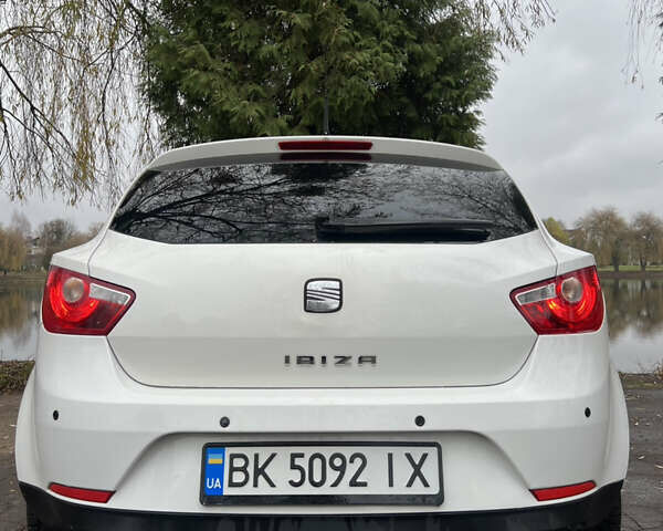 Белый Сеат Ибица, объемом двигателя 1.6 л и пробегом 370 тыс. км за 7200 $, фото 5 на Automoto.ua