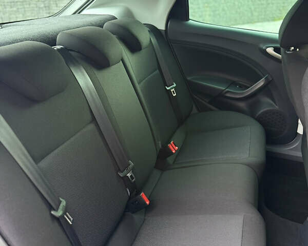 Белый Сеат Ибица, объемом двигателя 1.6 л и пробегом 147 тыс. км за 9999 $, фото 15 на Automoto.ua