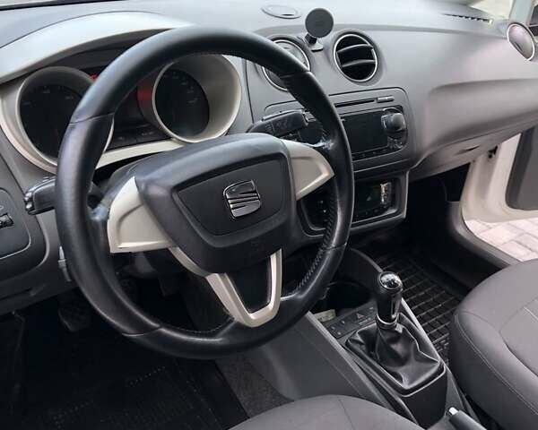 Белый Сеат Ибица, объемом двигателя 1.2 л и пробегом 285 тыс. км за 4300 $, фото 3 на Automoto.ua