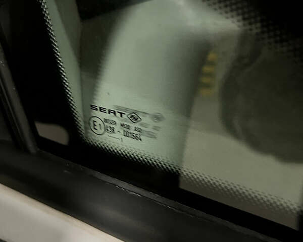 Білий Сеат Ibiza, об'ємом двигуна 1.39 л та пробігом 99 тис. км за 3900 $, фото 43 на Automoto.ua