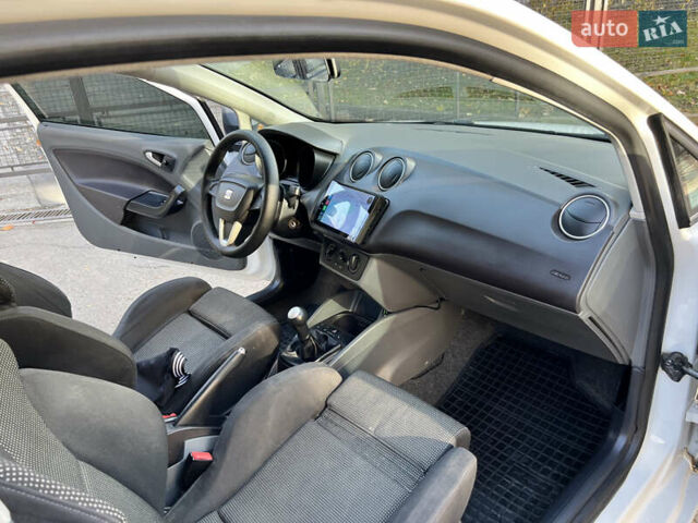 Білий Сеат Ibiza, об'ємом двигуна 1.39 л та пробігом 99 тис. км за 3900 $, фото 16 на Automoto.ua
