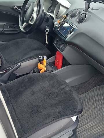 Білий Сеат Ibiza, об'ємом двигуна 1.2 л та пробігом 221 тис. км за 5900 $, фото 6 на Automoto.ua