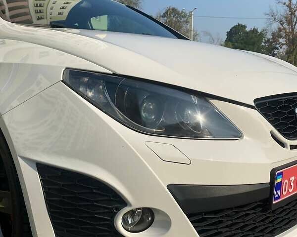 Белый Сеат Ибица, объемом двигателя 1.4 л и пробегом 206 тыс. км за 7600 $, фото 4 на Automoto.ua
