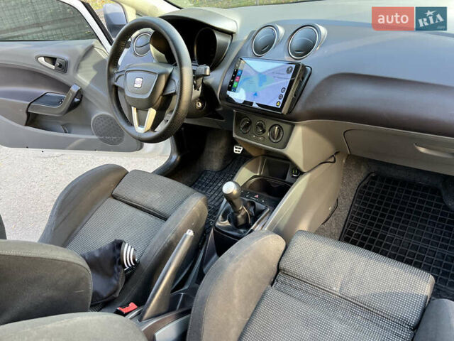 Білий Сеат Ibiza, об'ємом двигуна 1.39 л та пробігом 99 тис. км за 3900 $, фото 14 на Automoto.ua