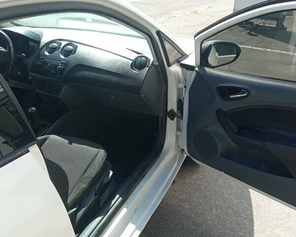 Білий Сеат Ibiza, об'ємом двигуна 1.2 л та пробігом 190 тис. км за 4500 $, фото 10 на Automoto.ua
