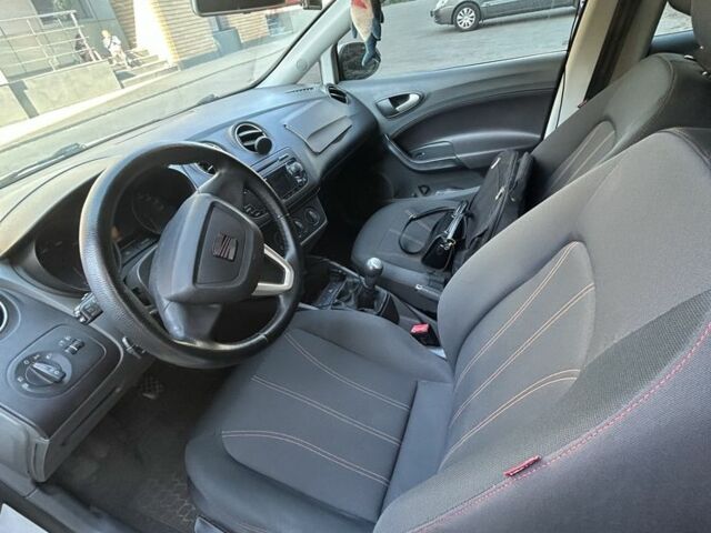 Білий Сеат Ibiza, об'ємом двигуна 1.6 л та пробігом 210 тис. км за 5700 $, фото 6 на Automoto.ua