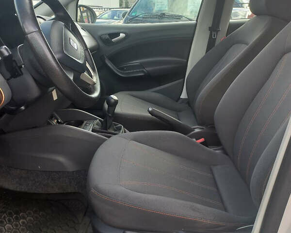 Білий Сеат Ibiza, об'ємом двигуна 1.2 л та пробігом 220 тис. км за 4600 $, фото 8 на Automoto.ua