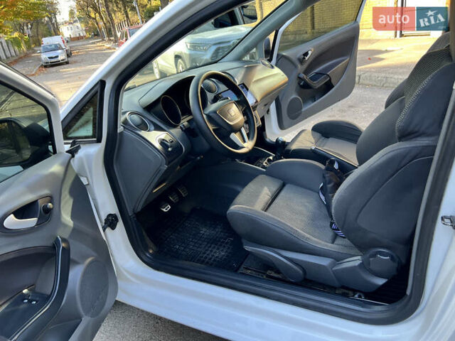 Білий Сеат Ibiza, об'ємом двигуна 1.39 л та пробігом 99 тис. км за 3900 $, фото 21 на Automoto.ua