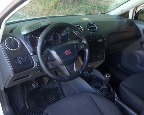 Білий Сеат Ibiza, об'ємом двигуна 1.2 л та пробігом 190 тис. км за 4500 $, фото 3 на Automoto.ua