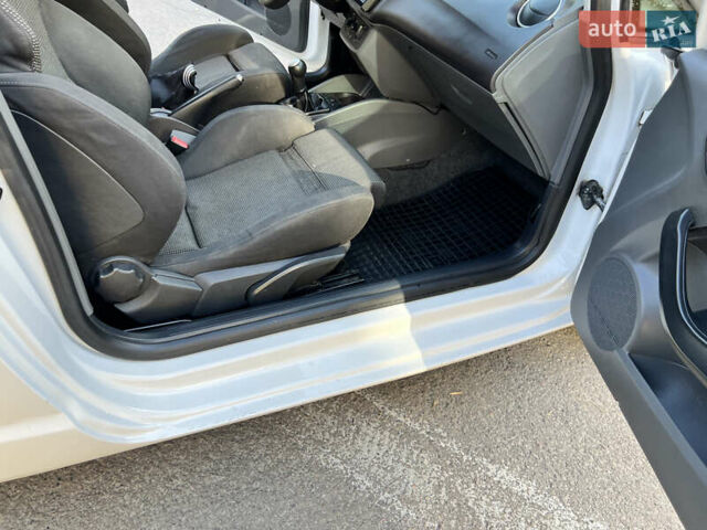 Білий Сеат Ibiza, об'ємом двигуна 1.39 л та пробігом 99 тис. км за 3900 $, фото 18 на Automoto.ua