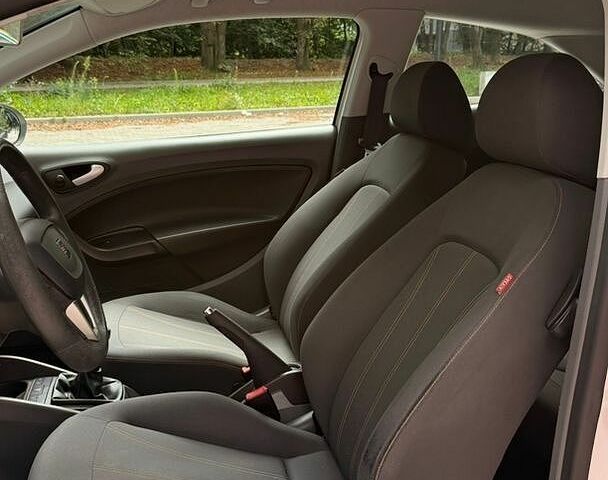 Білий Сеат Ibiza, об'ємом двигуна 1.2 л та пробігом 220 тис. км за 4000 $, фото 4 на Automoto.ua