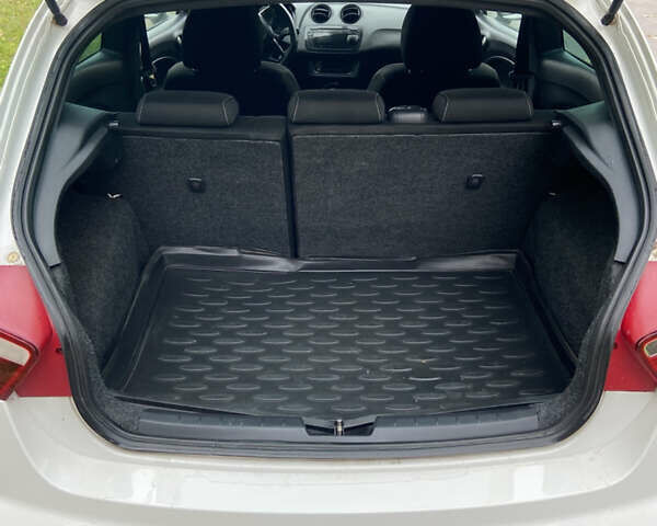 Білий Сеат Ibiza, об'ємом двигуна 1.4 л та пробігом 173 тис. км за 7500 $, фото 10 на Automoto.ua