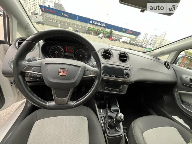 Белый Сеат Ибица, объемом двигателя 1.39 л и пробегом 164 тыс. км за 6600 $, фото 5 на Automoto.ua