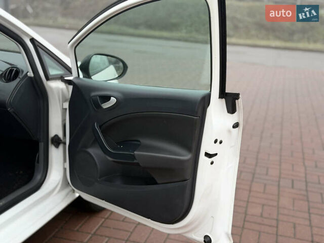 Белый Сеат Ибица, объемом двигателя 0 л и пробегом 193 тыс. км за 9300 $, фото 18 на Automoto.ua