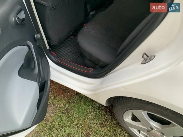 Сеат Ибица 2013 в Киеве на Automoto.ua Белый Сеат Ибица, объемом двигателя 1.2 л и пробегом 224 тыс. км за 5600 $, фото 9 на Automoto.ua