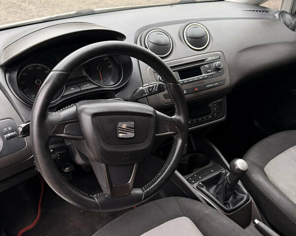 Белый Сеат Ибица, объемом двигателя 1.39 л и пробегом 210 тыс. км за 6400 $, фото 19 на Automoto.ua