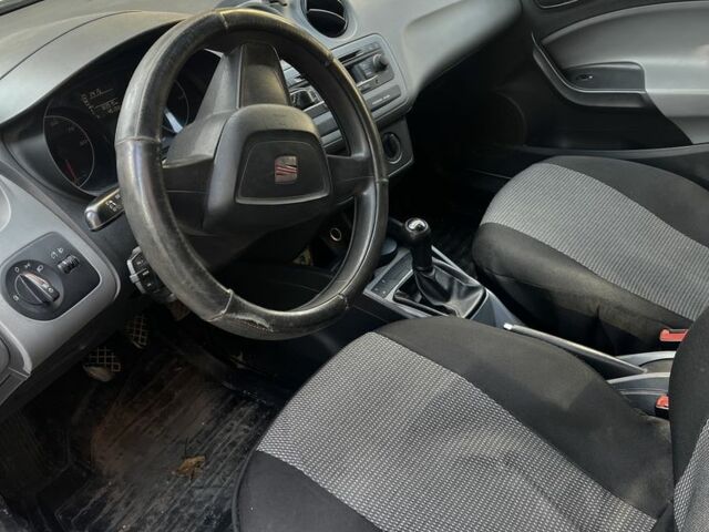 Білий Сеат Ibiza, об'ємом двигуна 1.4 л та пробігом 180 тис. км за 7500 $, фото 4 на Automoto.ua