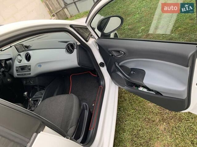 Сеат Ибица 2013 в Киеве на Automoto.ua Белый Сеат Ибица, объемом двигателя 1.2 л и пробегом 224 тыс. км за 5600 $, фото 6 на Automoto.ua